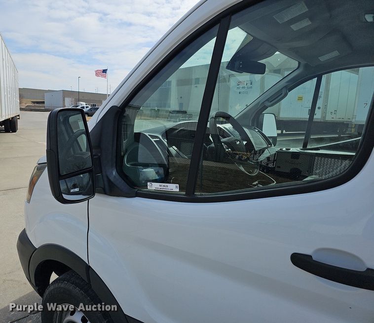 image for item MC9628 2017 Ford Transit 250  van