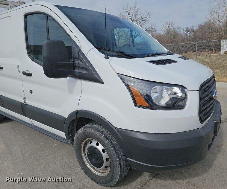 image for item MC9628 2017 Ford Transit 250  van