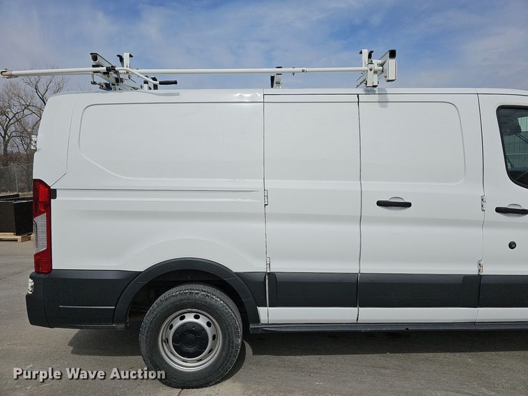 image for item MC9628 2017 Ford Transit 250  van