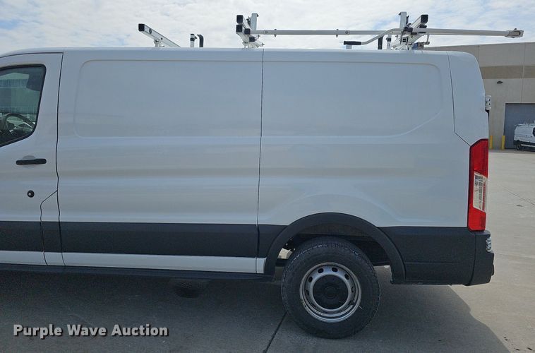image for item MC9628 2017 Ford Transit 250  van
