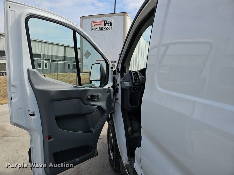 image for item MC9628 2017 Ford Transit 250  van