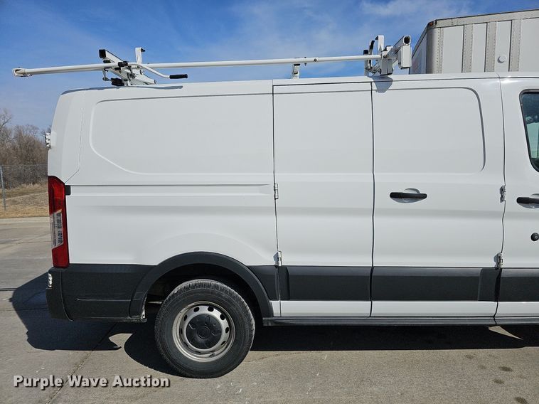 image for item MC9630 2017 Ford Transit 250  van