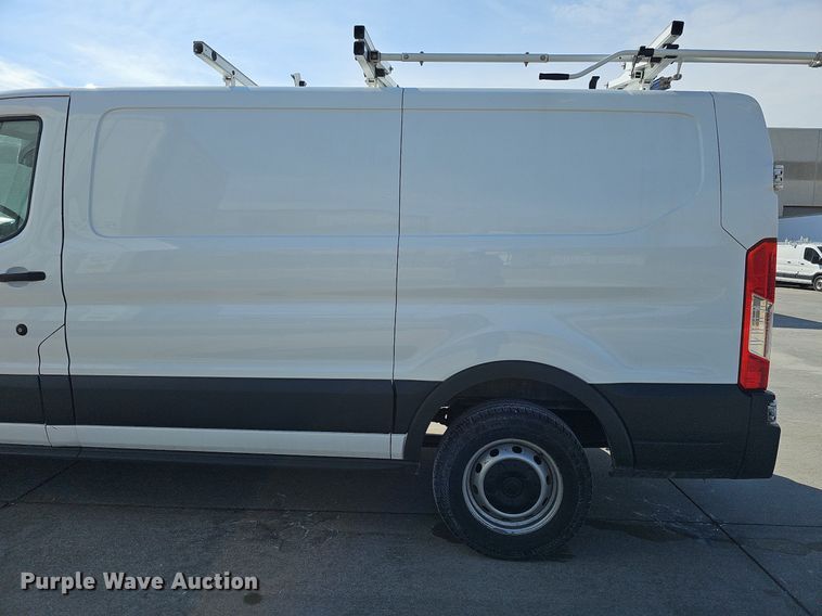 image for item MC9630 2017 Ford Transit 250  van