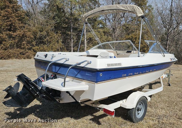 image for item MC9638 2003 Bayliner  boat