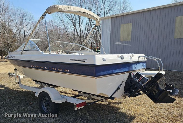 image for item MC9638 2003 Bayliner  boat