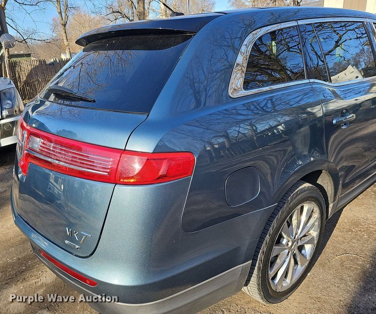 image for item MC9700 2010 Lincoln MKT  SUV