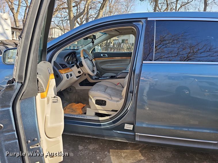 image for item MC9700 2010 Lincoln MKT  SUV