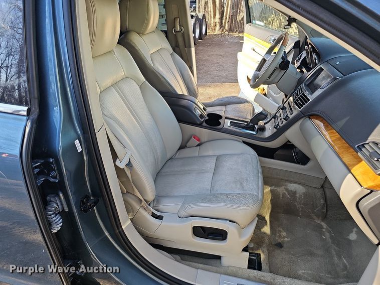 image for item MC9700 2010 Lincoln MKT  SUV