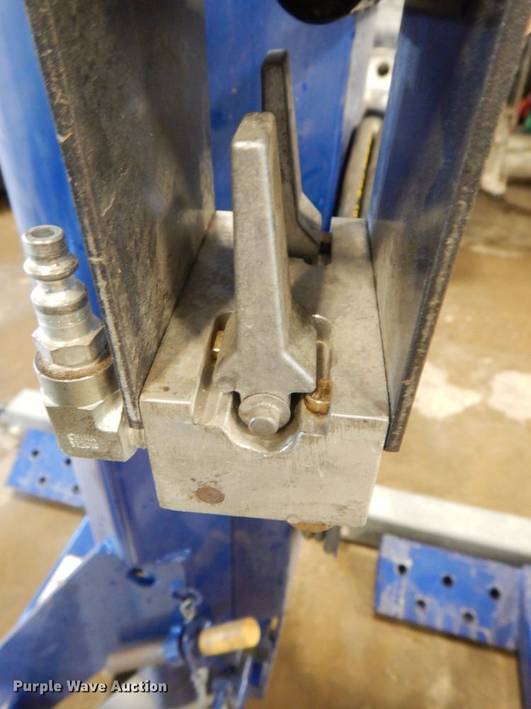 image for item MC9858 (2) Mahle CWL-10 wheel lift systems