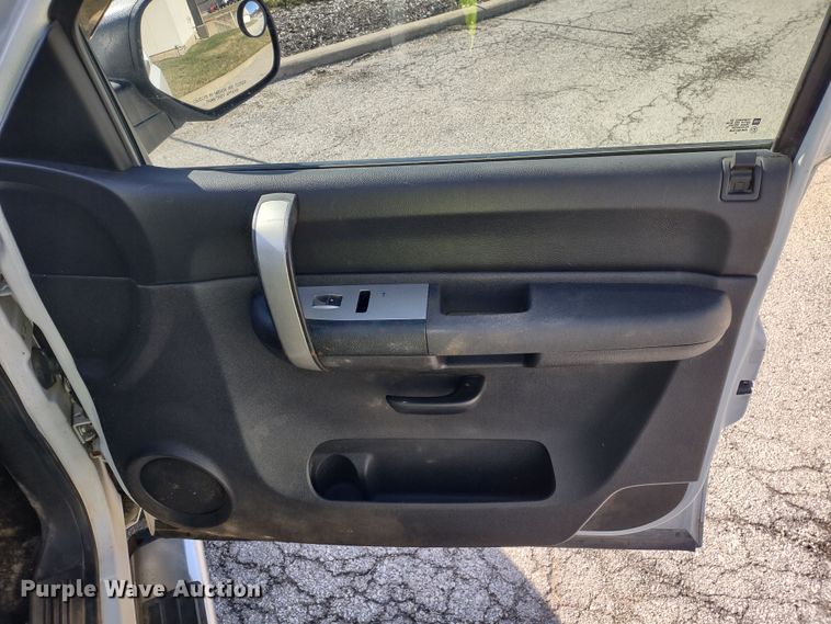 image for item MD9479 2009 GMC Sierra 1500  Ext. Cab pickup truck