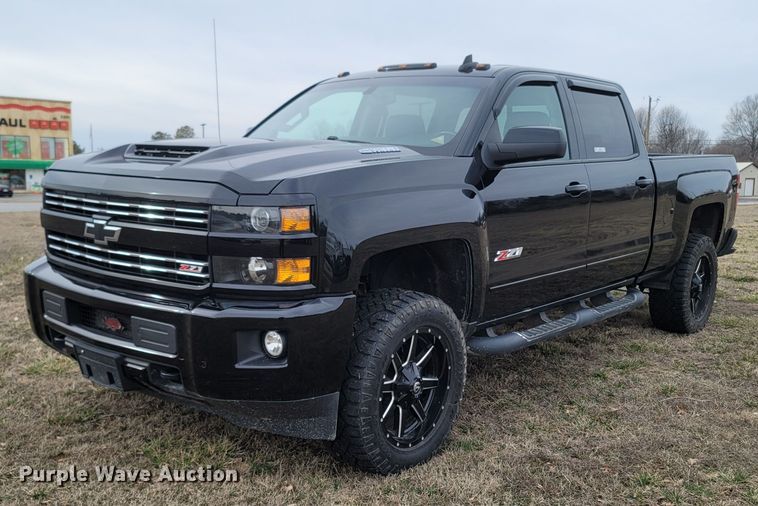 image for item ME9057 2017 Chevrolet Silverado 2500HD LTZ  Crew Cab pickup truck