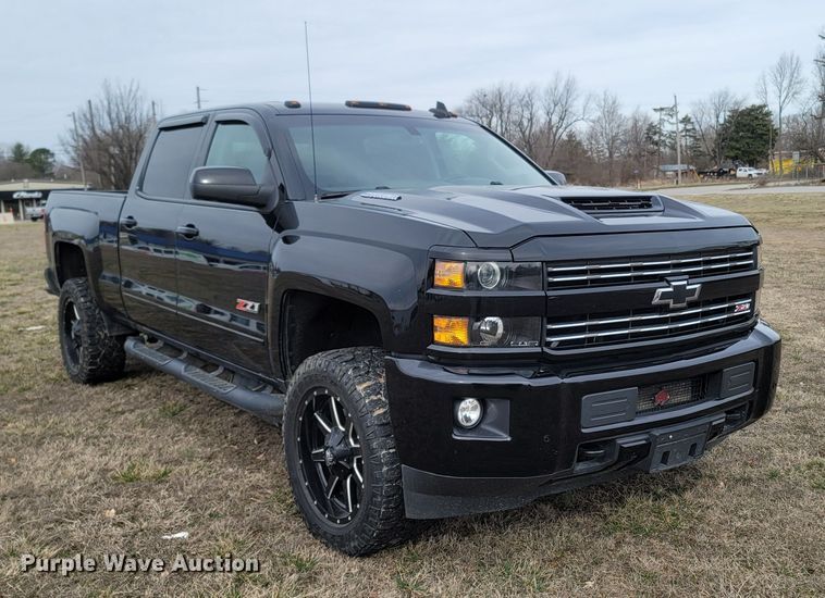 image for item ME9057 2017 Chevrolet Silverado 2500HD LTZ  Crew Cab pickup truck