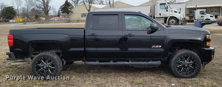 image for item ME9057 2017 Chevrolet Silverado 2500HD LTZ  Crew Cab pickup truck