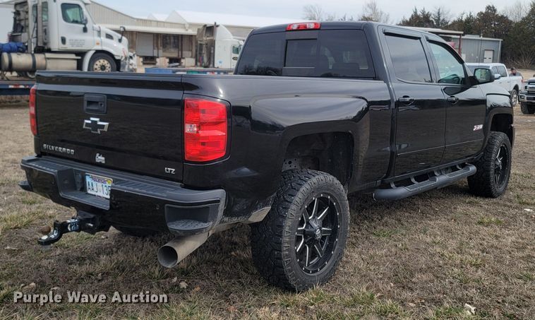 image for item ME9057 2017 Chevrolet Silverado 2500HD LTZ  Crew Cab pickup truck