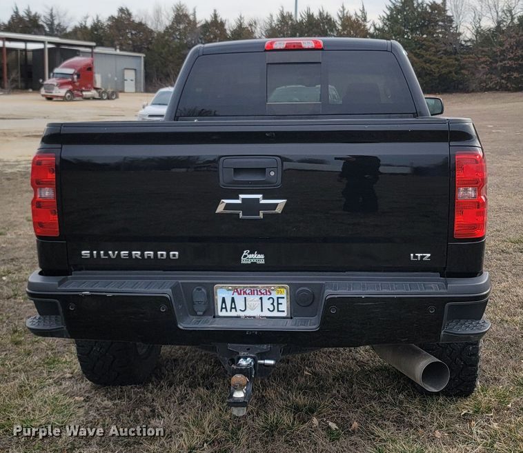 image for item ME9057 2017 Chevrolet Silverado 2500HD LTZ  Crew Cab pickup truck