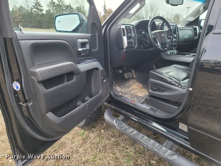 image for item ME9057 2017 Chevrolet Silverado 2500HD LTZ  Crew Cab pickup truck