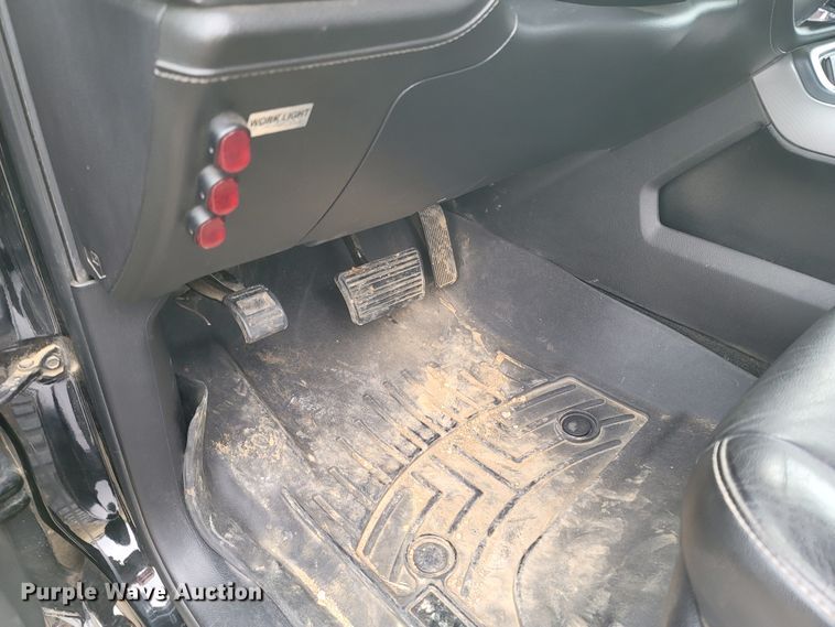 image for item ME9057 2017 Chevrolet Silverado 2500HD LTZ  Crew Cab pickup truck