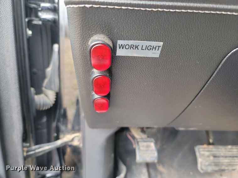 image for item ME9057 2017 Chevrolet Silverado 2500HD LTZ  Crew Cab pickup truck