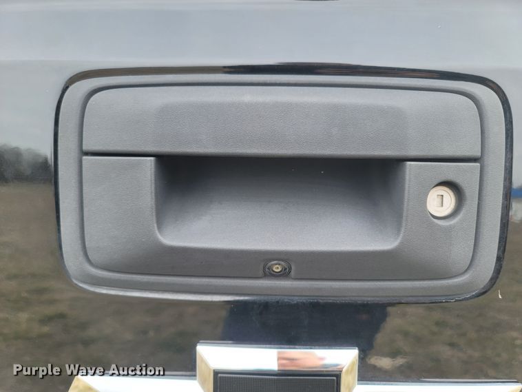 image for item ME9057 2017 Chevrolet Silverado 2500HD LTZ  Crew Cab pickup truck