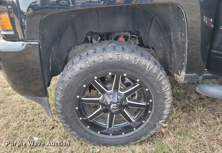 image for item ME9057 2017 Chevrolet Silverado 2500HD LTZ  Crew Cab pickup truck