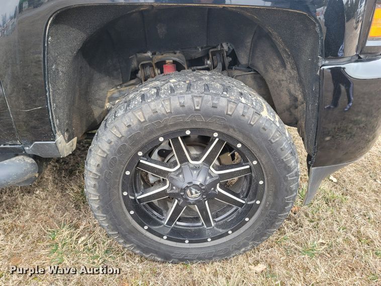 image for item ME9057 2017 Chevrolet Silverado 2500HD LTZ  Crew Cab pickup truck