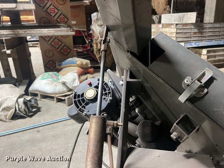 image for item MM9245 Ramco RS-90  metal bandsaw