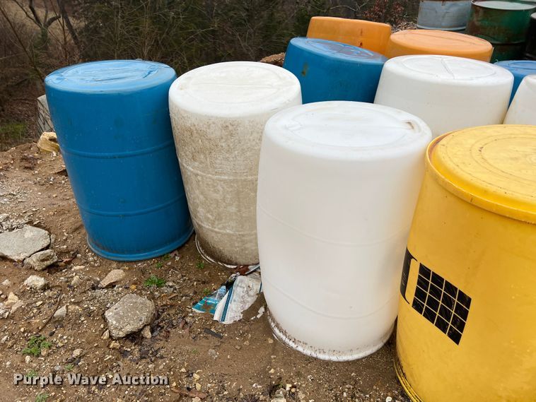 image for item MM9252 (17) plastic drums