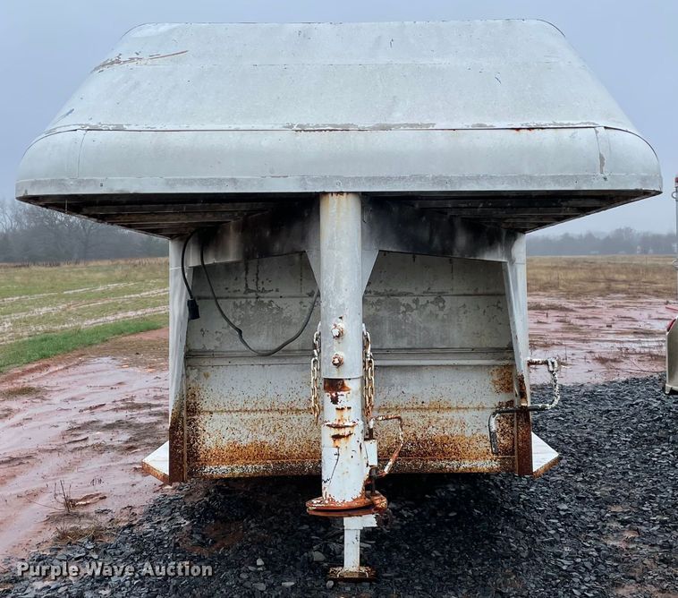 image for item MM9365 1995 4 Bar Ranch  livestock trailer