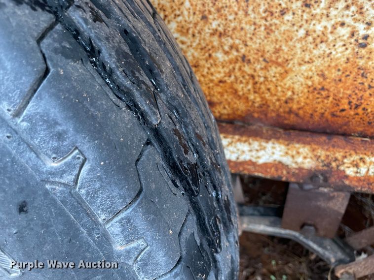 image for item MM9365 1995 4 Bar Ranch  livestock trailer