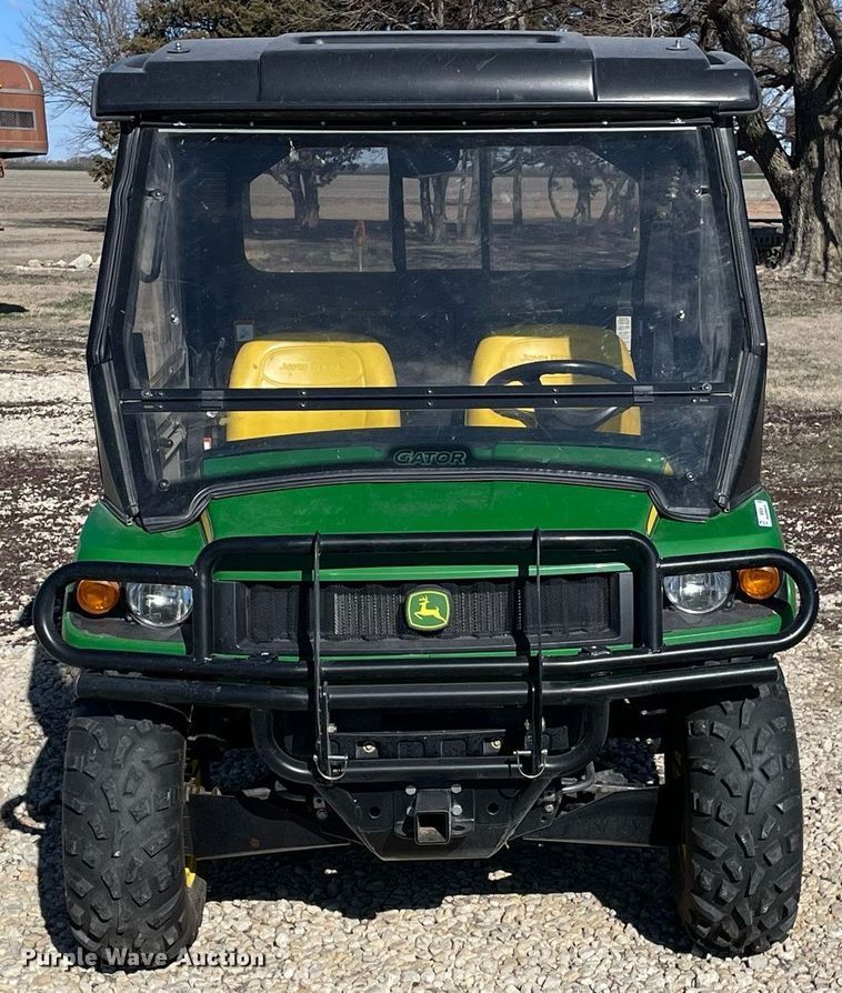 image for item MP9204 2009 John Deere Gator XUV 620i  utility vehicle