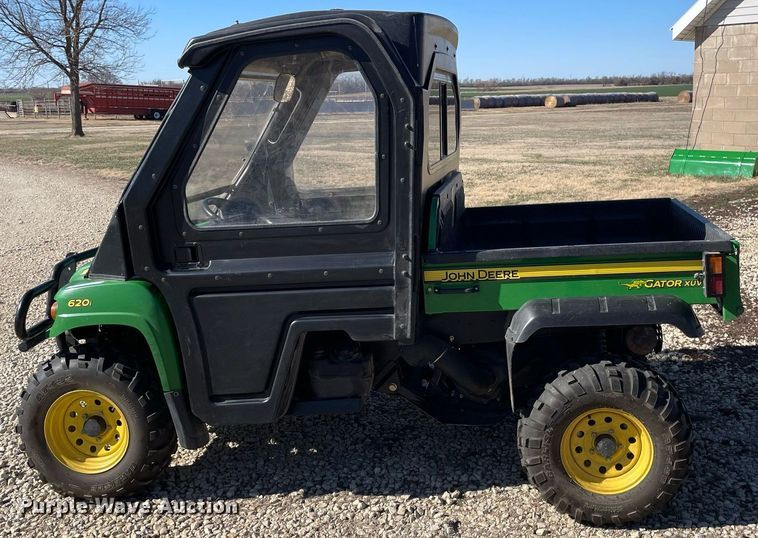 image for item MP9204 2009 John Deere Gator XUV 620i  utility vehicle
