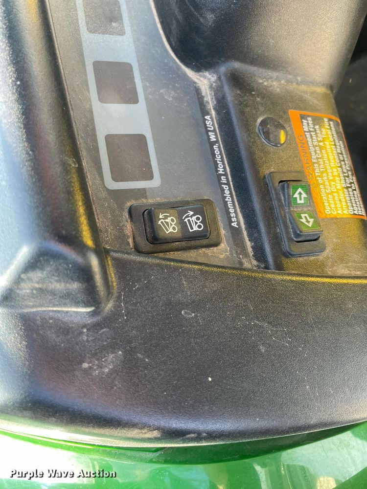 image for item MP9204 2009 John Deere Gator XUV 620i  utility vehicle