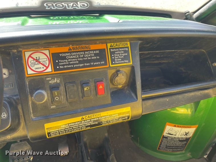image for item MP9204 2009 John Deere Gator XUV 620i  utility vehicle