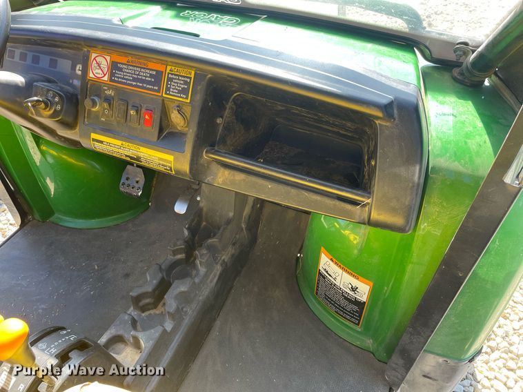 image for item MP9204 2009 John Deere Gator XUV 620i  utility vehicle