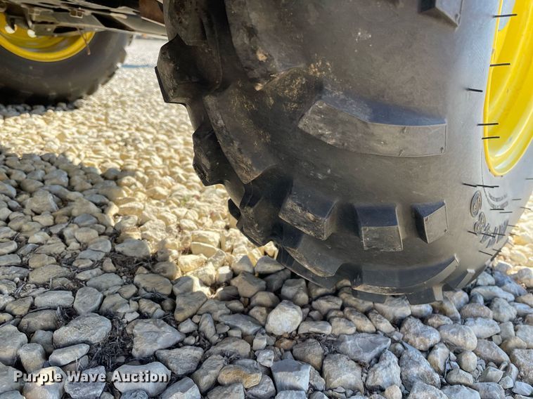 image for item MP9204 2009 John Deere Gator XUV 620i  utility vehicle