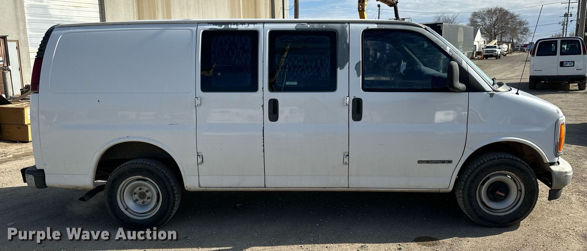 2001 GMC G2500 van in Salina, KS Item MP9170 sold Purple Wave