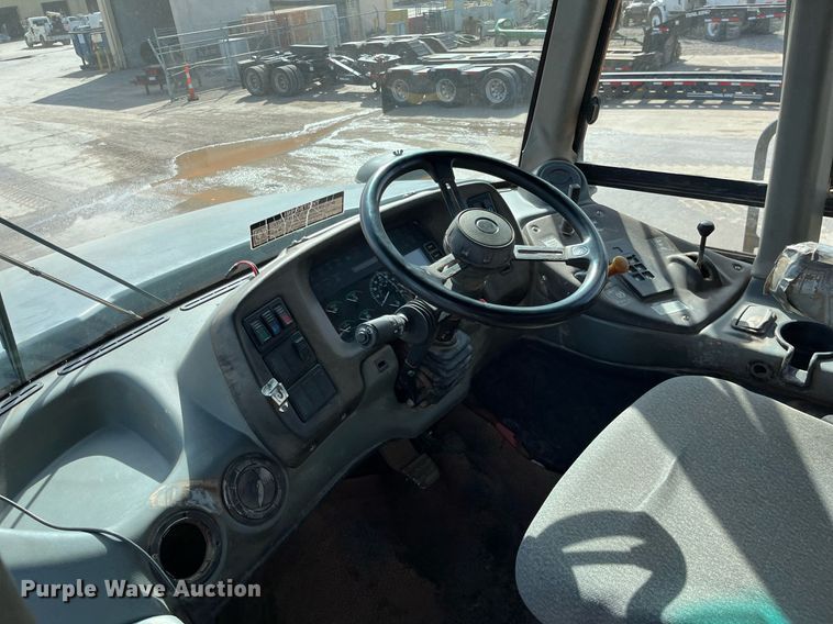 image for item DG5450 2006 John Deere 350D  haul truck