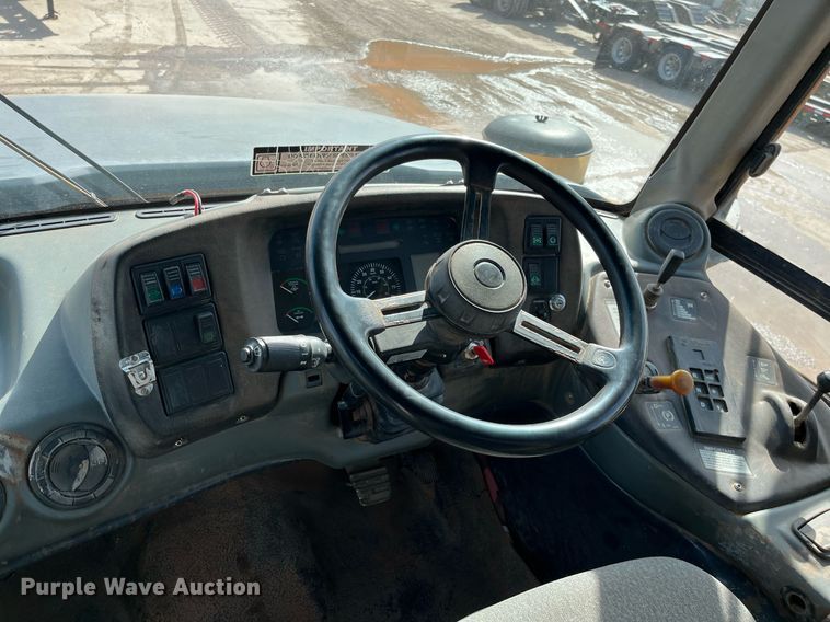 image for item DG5450 2006 John Deere 350D  haul truck