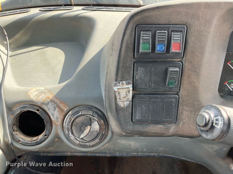 image for item DG5450 2006 John Deere 350D  haul truck