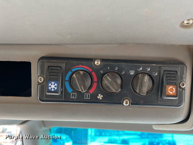 image for item DG5450 2006 John Deere 350D  haul truck