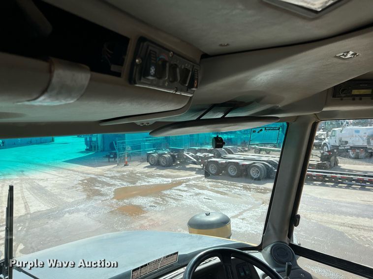 image for item DG5450 2006 John Deere 350D  haul truck