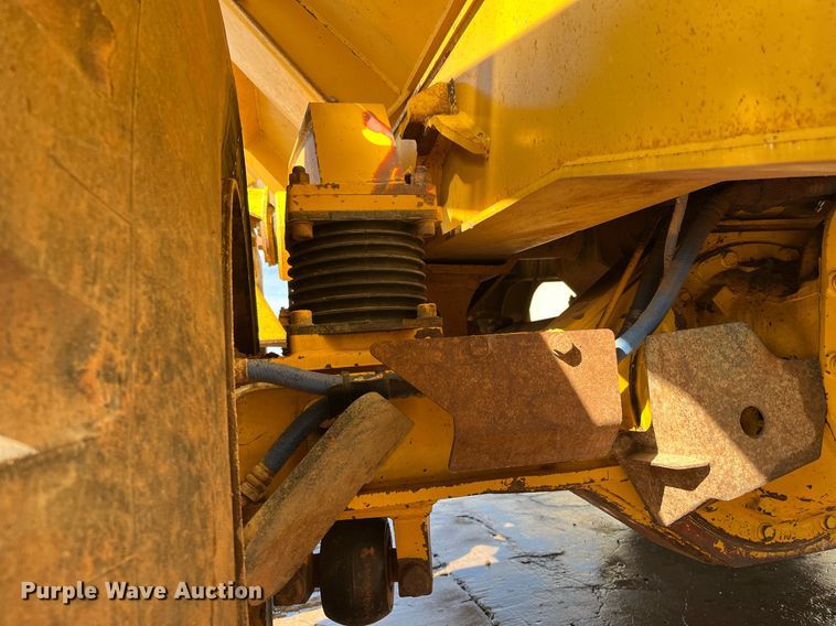 image for item DG5450 2006 John Deere 350D  haul truck