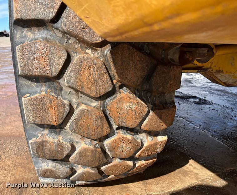 image for item DG5450 2006 John Deere 350D  haul truck