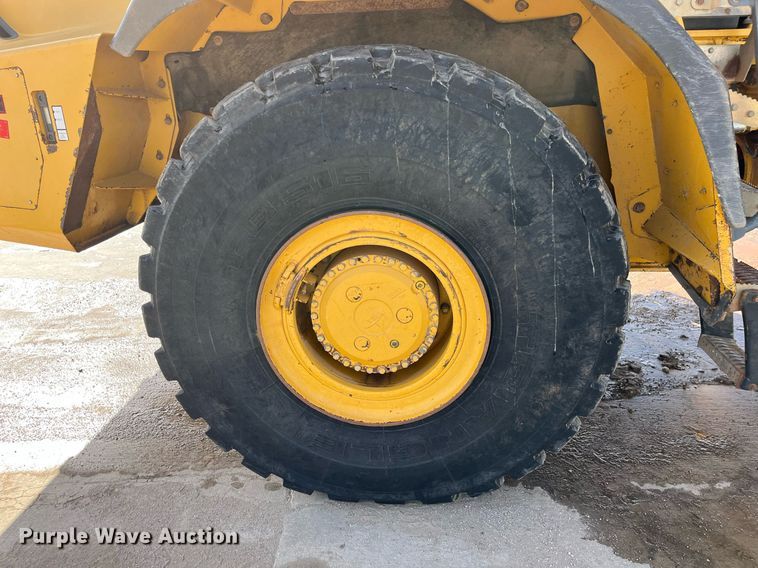 image for item DG5450 2006 John Deere 350D  haul truck