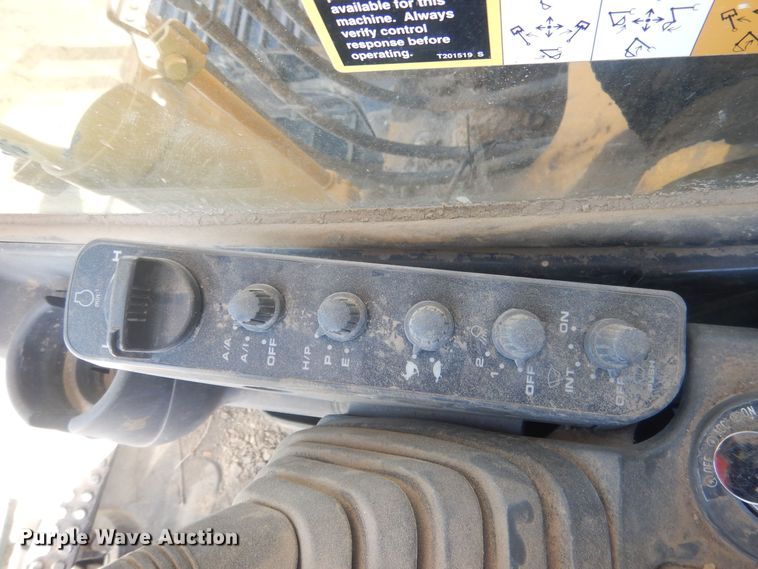 image for item DJ7009 2005 John Deere 120C  excavator