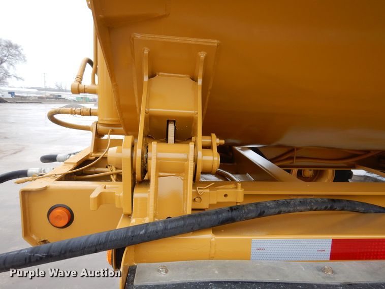 image for item DK5169 2004 Trail King TK60SSD-392  side dump trailer