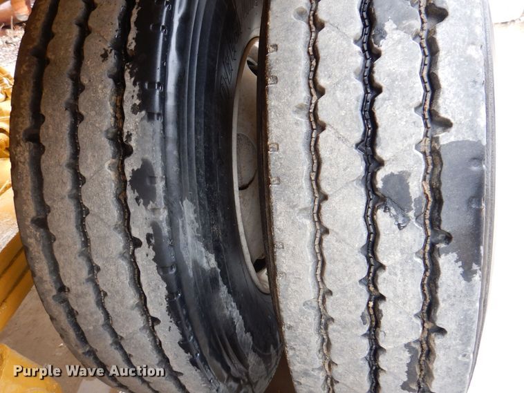 image for item DK5169 2004 Trail King TK60SSD-392  side dump trailer