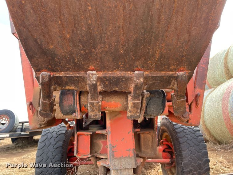 image for item DN4574 1978 Ditch Witch R40  trencher