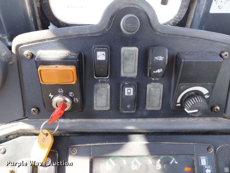 image for item DN6330 2010 John Deere 310SJ  backhoe