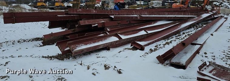 image for item DO4226 Approximately 107 pieces of red iron building materials